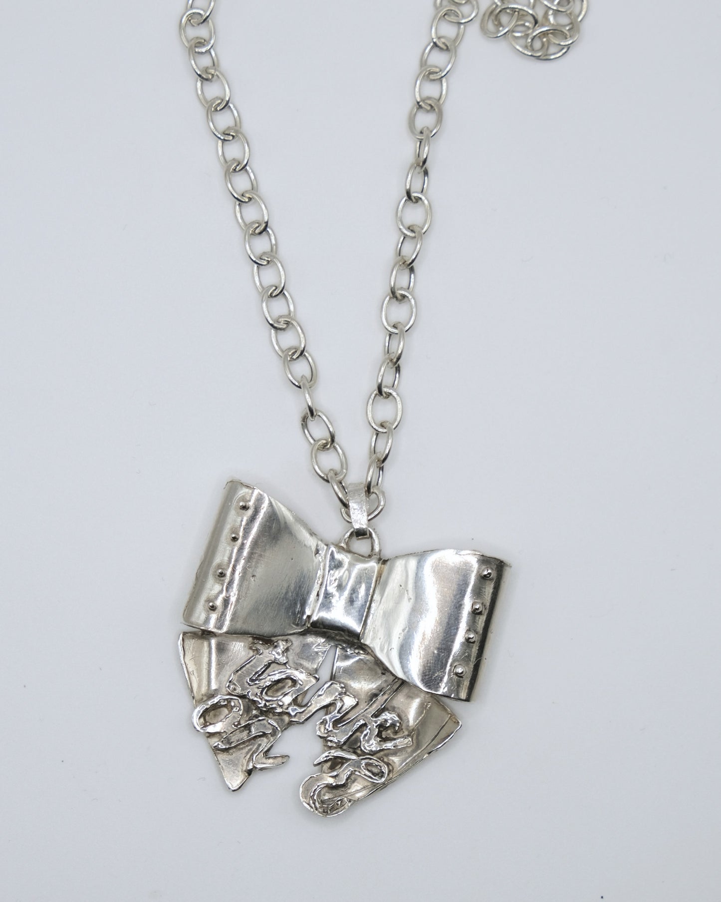 TANK ON E BOW pendant